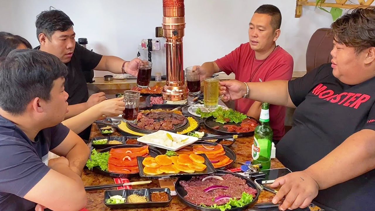 Мясо на гриле на северо-востоке, брат обезьяны сделано из мяса, завернутого в листья кунжута!