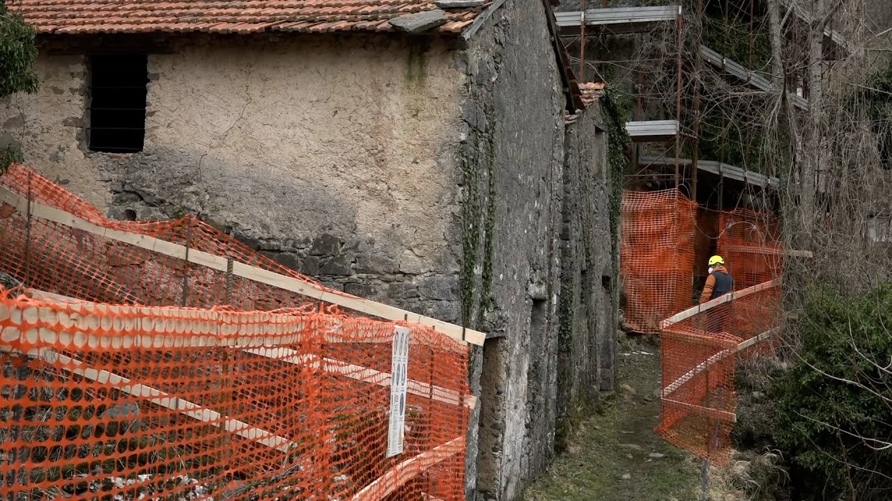 Il borgo spopolato rinasce con le case a un euro