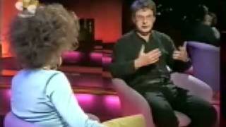 Финал передачи "Детали" Тины Канделаки с главным редактором журнала "Карьера" Евгением Додолевым (март 2004) Финал передачи "Детали" Тины Канделаки с главным редактором журнала "Карьера" Евгением Додолевым (март 2004)