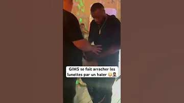 GIMS Se Fait Arracher Les Lunettes Par Un Hater 