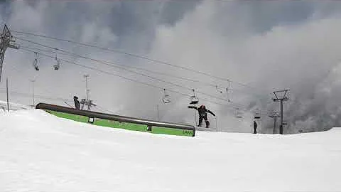 Mael (7) enjoys the the Snowpark Laax