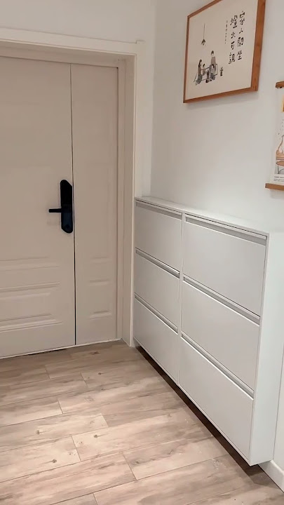 This Narrow Shoe Cabinet is a practical way to both neaten and organise any hallway or living area.