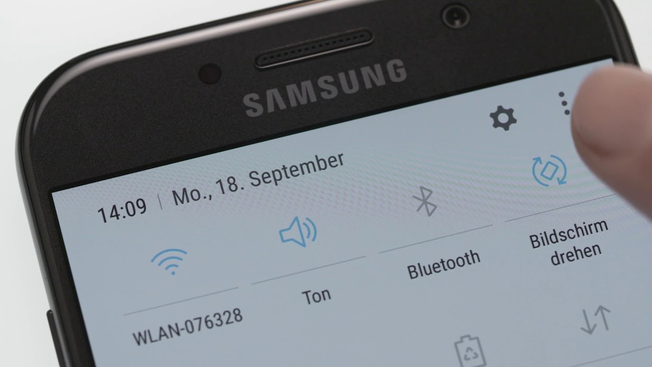 Samsung Galaxy A (2017): Statusleiste, Schnellzugriffe und  Benachrichtigungen - YouTube