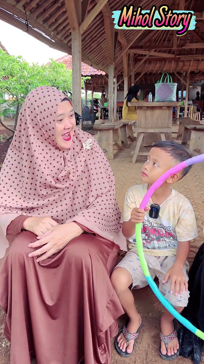 KARENA HUJAN PULANG KE RUMAH PAKAI HOLA HOOP AJAIB☺️😁 #trending #comedy #humorsegar #funny #humor