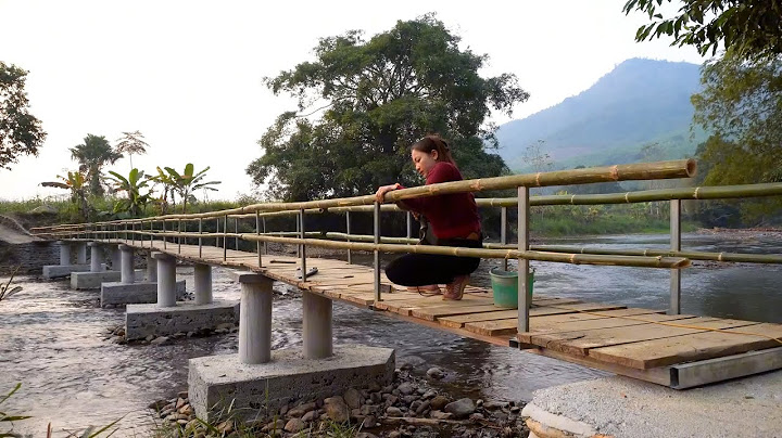 Building a $10,000 Iron Bridge Across the Stream – Constructing the Bridge Railings with Bamboo Pole