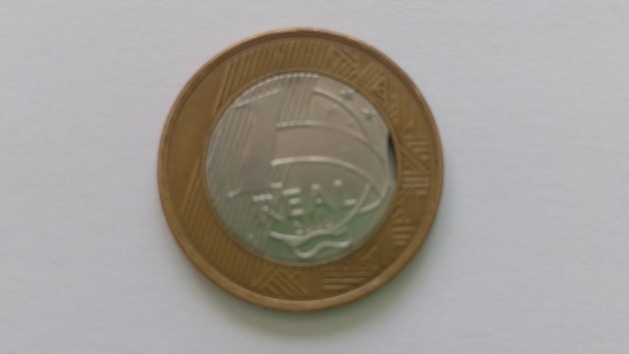 Moeda de 1 Real com defeito no disco do centro. 
