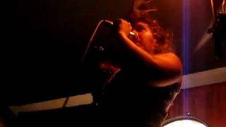 Purity Ring - Saltkin (Live @ The Old Blue Last, London, 27.10.11)