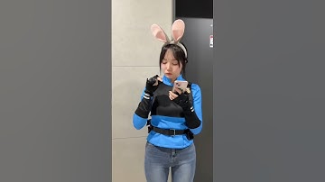 Look 👀what this girl is 🥰doing on her mobile #funny #tiktok #shorts #magic