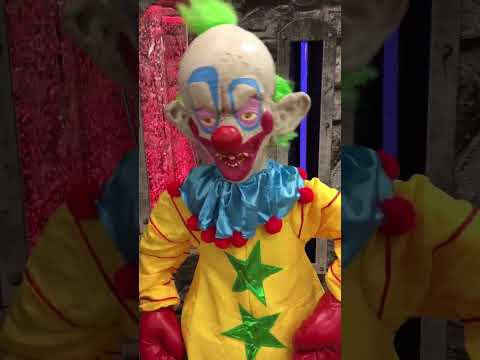 Shorty animatronic - killer klowns from outer space at Spirit Halloween ...