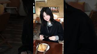 收下这个小面包 看完这个视频 #日常