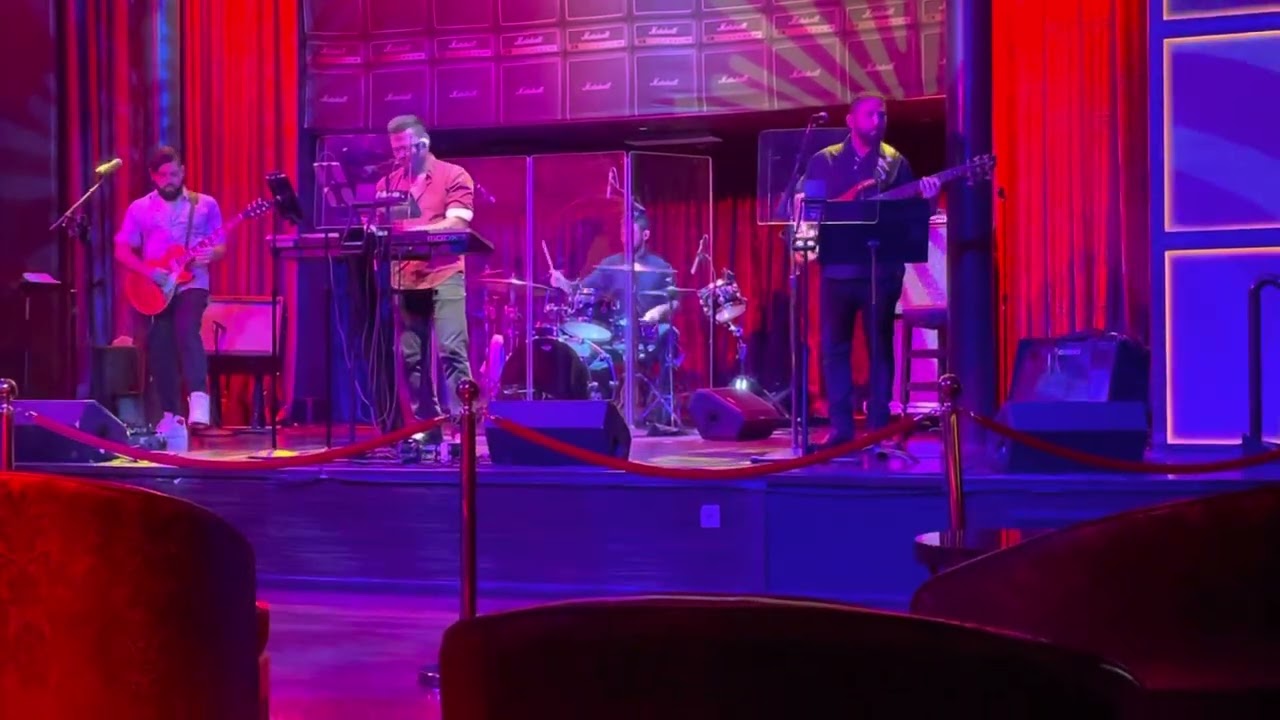 Royal Carribean - Quantum of the Sea, supernova performance at night