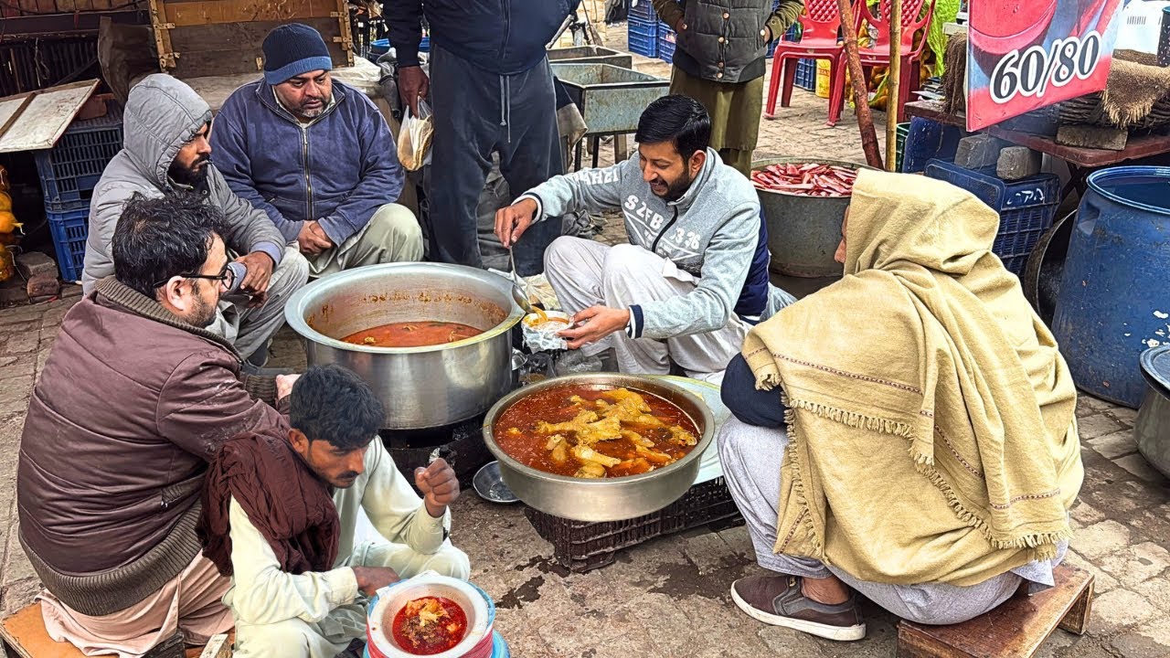 70 YEARS OLD CHEAPEST WINTER BREAKFAST | JEDA SIRI PAYE LAHORE | BEST MUTTON PAYA | STREET FOOD 