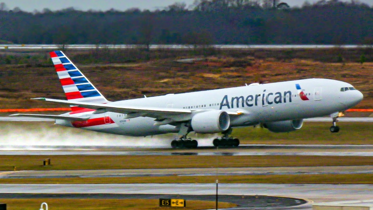 Rainy Day Departures at Charlotte Douglas Int'l Airport | Planespotting January 27, 2024 |