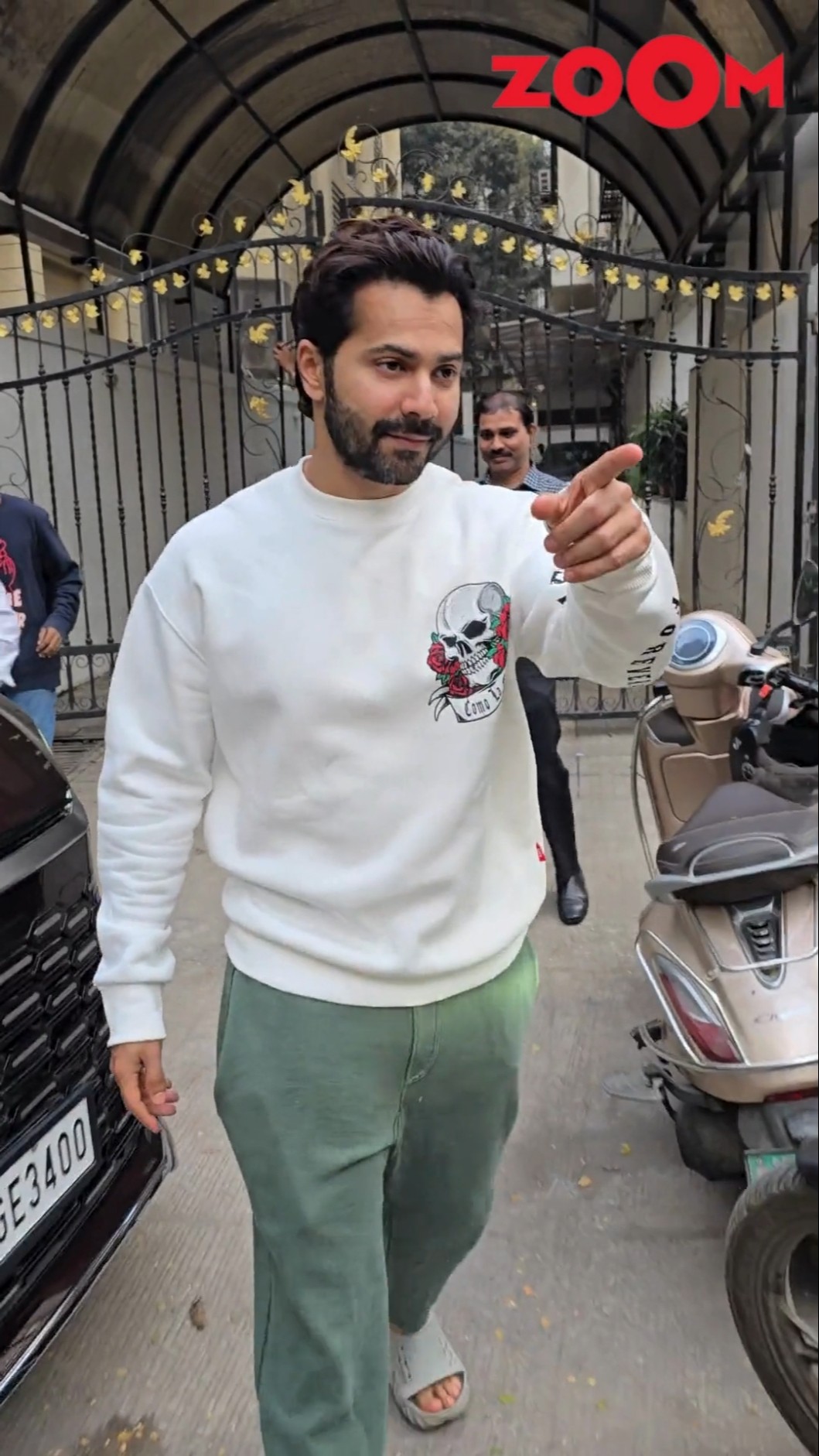 Varun Dhawan GESTURES to his car when the paps ask him to pose #varundhawan #shorts #spotted