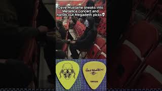 Dave Mustaine sneaks into Metallica concert and hands out Megadeth picks💀