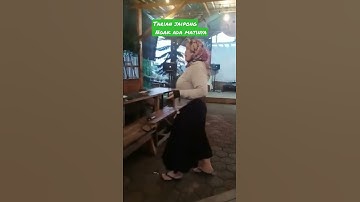 Gadis Amerika tari Jaipongan Di Dapur Euceu MTF Rancaekek#shorts #Gadis Amerika