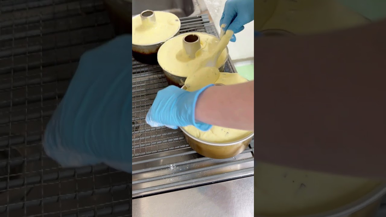マンダリンオレンジ&チョコシフォンケーキの型流し入れ #cake #chiffoncake #シフォンケーキ