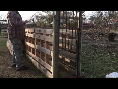 Small Livestock Working Chute~Part 2~A Guillotine Gate - YouTube