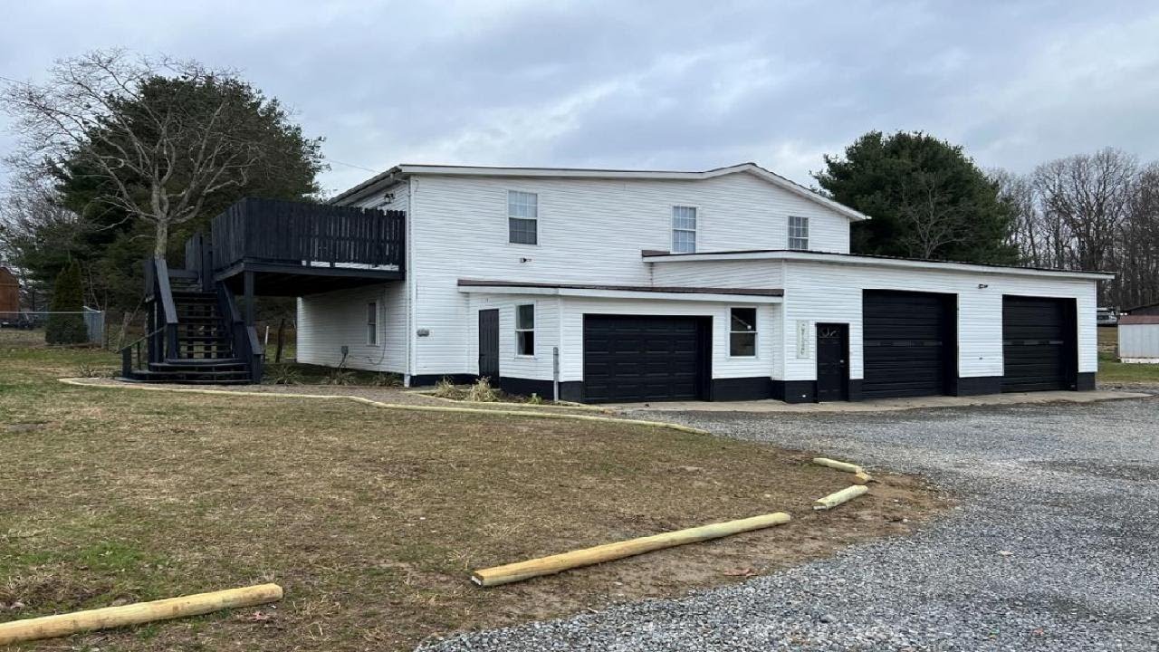 3068 GRANDVIEW ROAD, BEAVER, WV Presented by Betty J. Moore