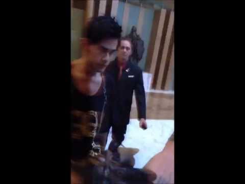 _Jay Chou  周杰倫 leaving hotel in Singapore_ 08062013_