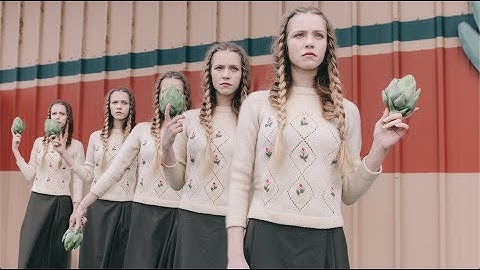 Compositing in 10 Steps: 5 Clones of the Same Model | Photoshop Tutorial