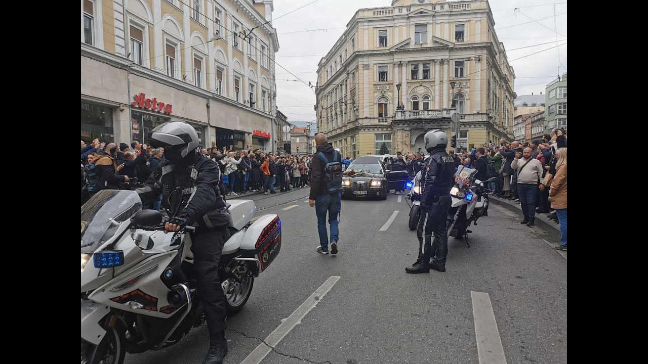 Tužna povorka sa tabutom Halida Bešlića prošla kroz centar Sarajeva