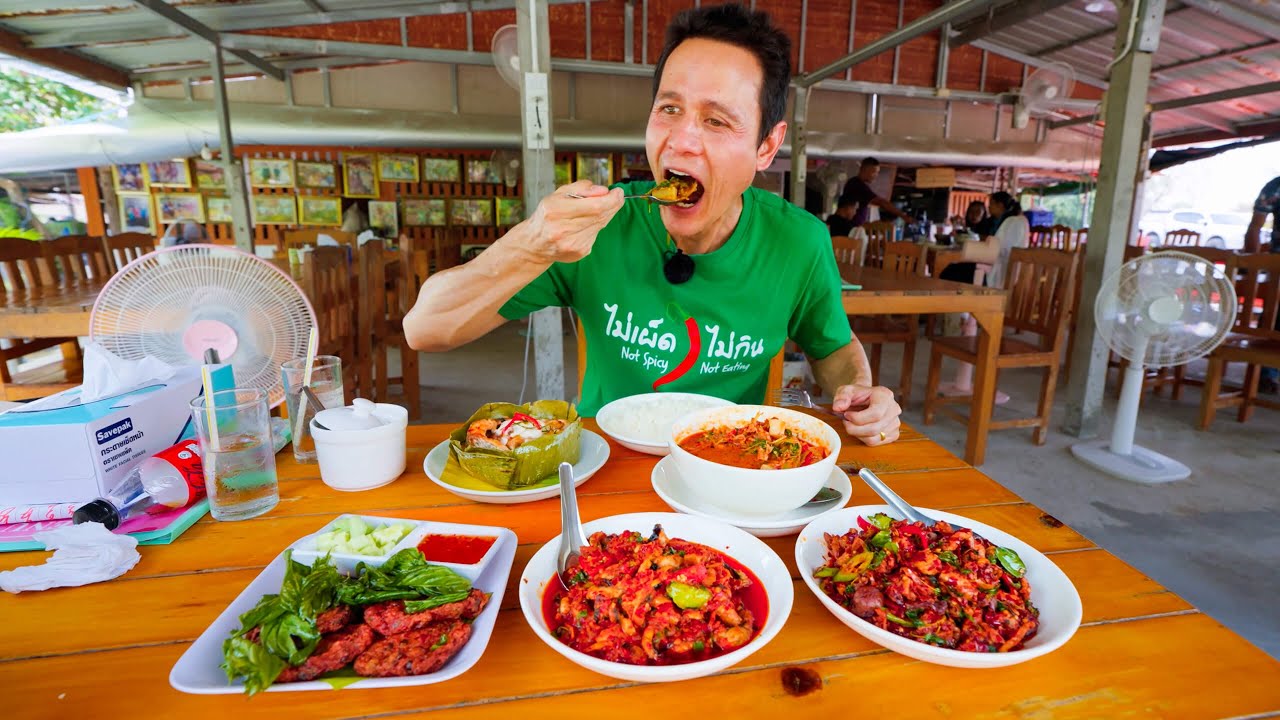 Thai Street Food – EXTREME SPICY Jungle Curry!!  ️