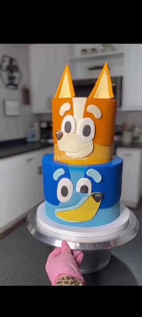 bluey cake radley cake / 2-layer bluey cake / bluey and radley cake ...