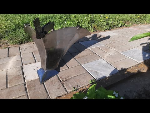 Making a homemade eared hiller