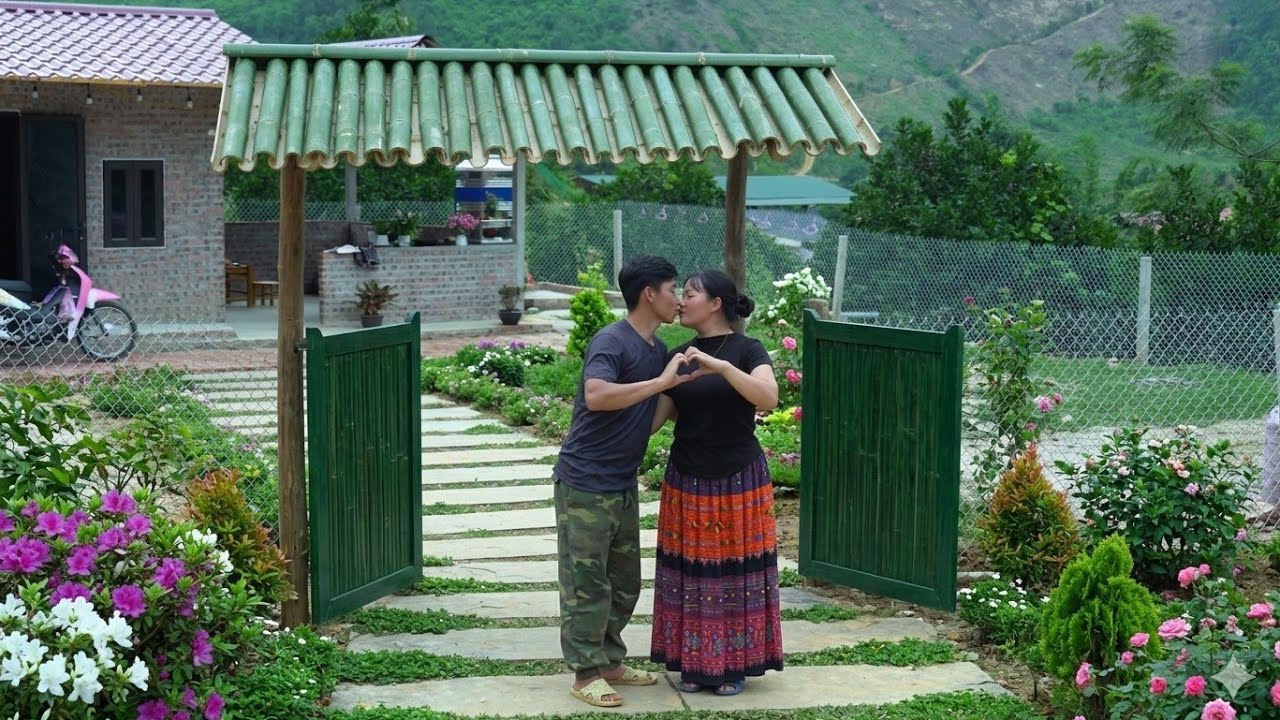 Cuong's skillful hands built gate to protect their love: Cuong & Dinh