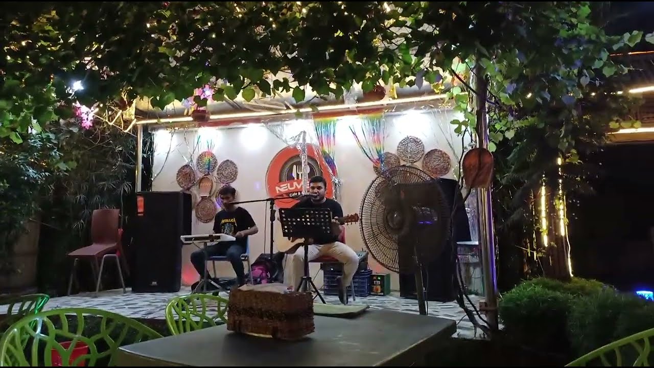 Live Music Time at Neuve'mi Cafe & Restro