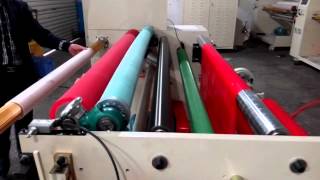 how to load the Jumbo roll Rewinding Machine 20150128 2 (whatsapp: 0086 13925825327)