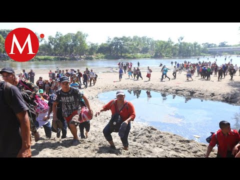 Migrantes cruzan el Río Suchiate en frontera México-Guatemala Migrantes cruzan el Río Suchiate en frontera México-Guatemala