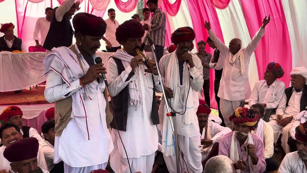 अलगोजा की राग से मोहित होकर आए कई लोग 😳😳