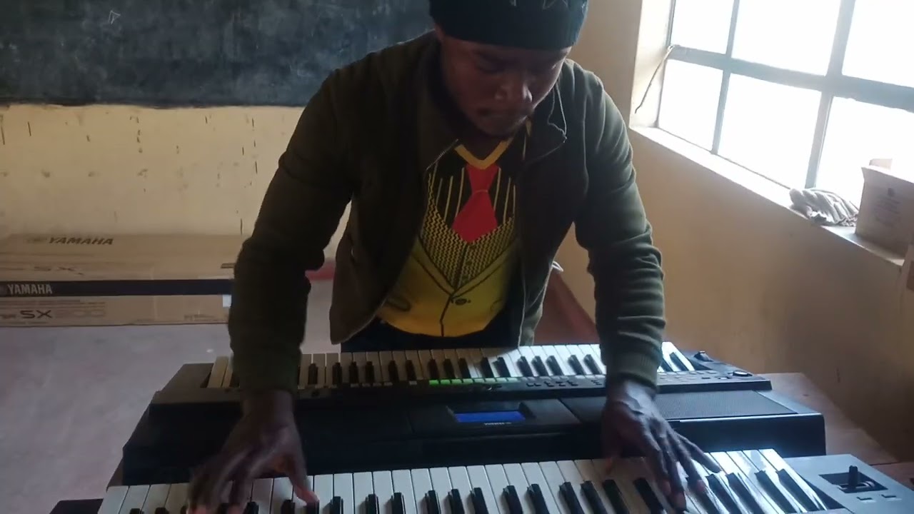 PSR S650 vs SX 900 with papah lenny playing two hot 🔥 keyboards