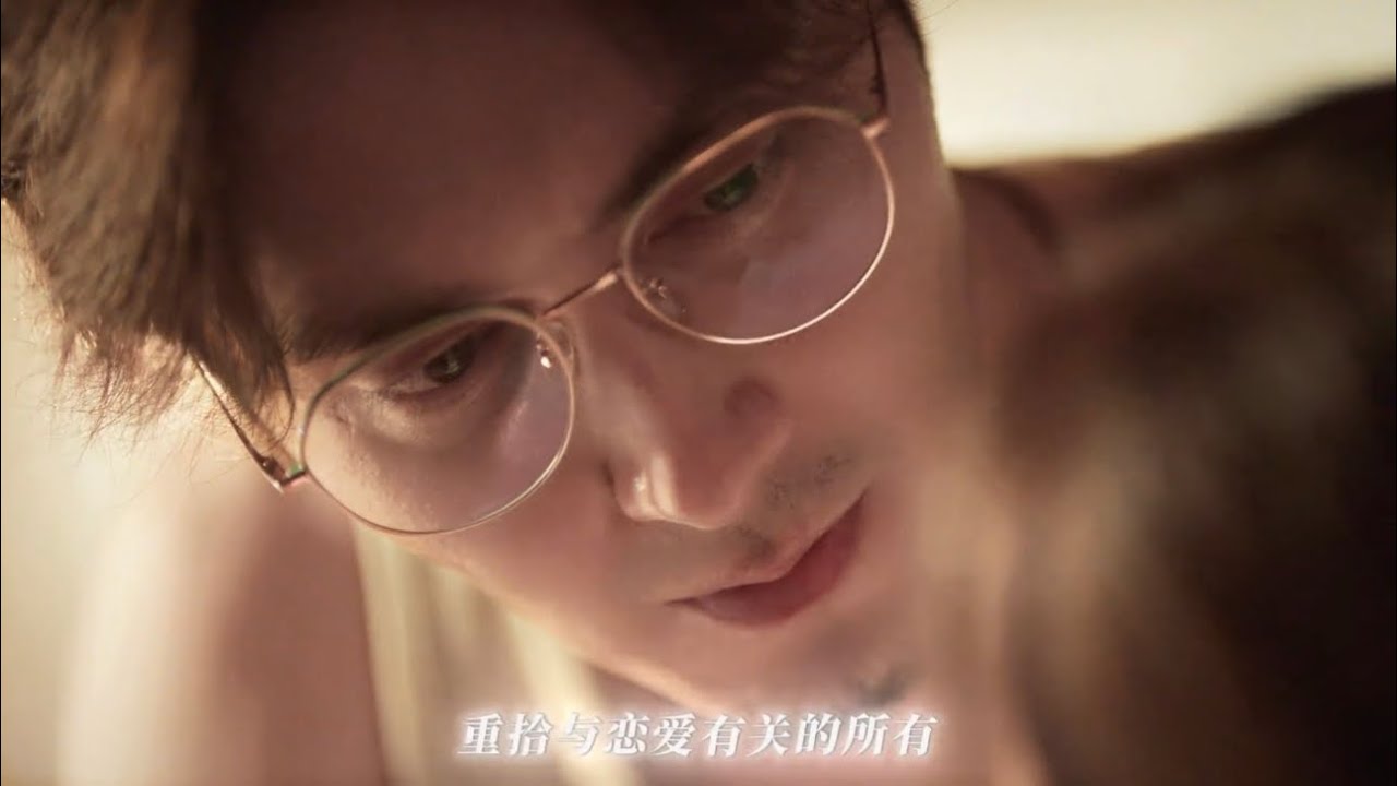 #高伟光 嘴贫心细，老宫@深情的高伟光 谈笑之间，藏不住满是故事的过往 #玫瑰丛生#高偉光 