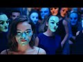 بنت انطوائيه بتخاف من الحفلات فبتدخل تحدى أنها انها تروح حفله تنكريه لوحدها 