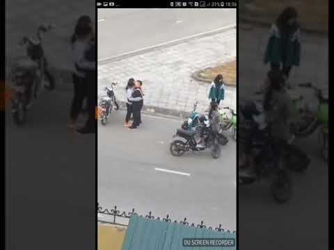 Video Lộ clip học sinh lớp 7 hôn nhau giữa đường sau giờ tan... - youtube