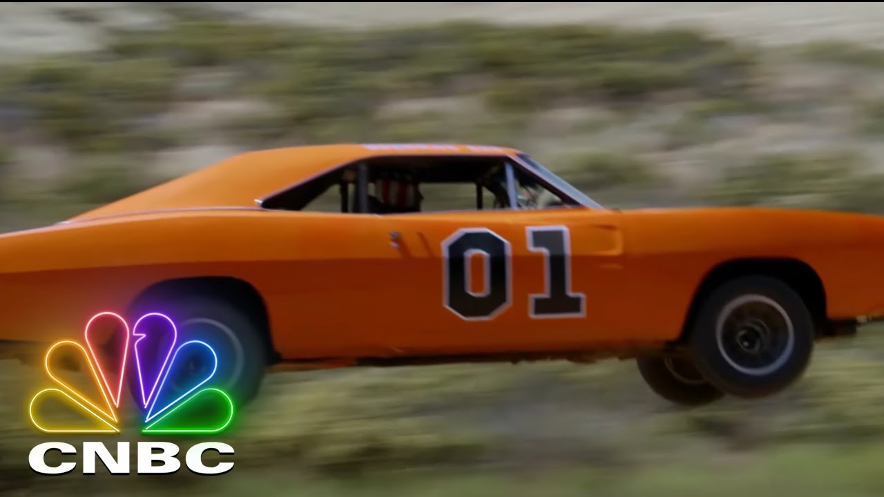 jay-leno-does-a-dukes-of-hazzard-stunt-with-one-of-the-original-dukes