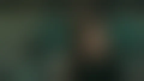 ¿Qué libro le regala Darío a Zoe en oscuro deseo?