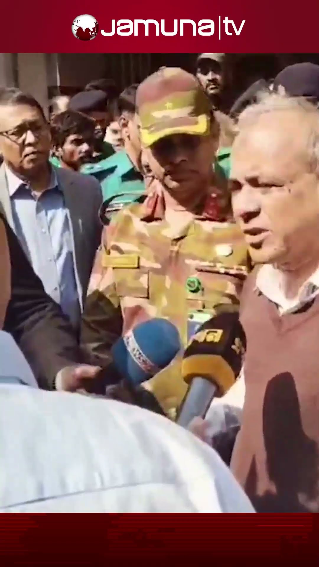 গাজীপুরে ছাত্রদের উপর হামলার ঘটনায় আহতদের দেখতে ঢামেকে স্বরাষ্ট্র উপদেষ্টা #homeadvisor #jamunatv