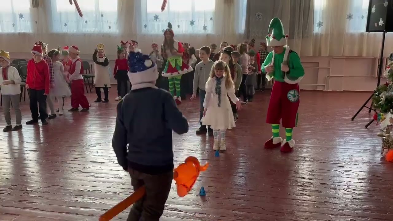 Конкурс новорічний 3А-3Б класи