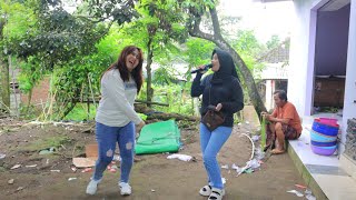 Bergoyang Bareng Vocalis Lamanya megantara Yuli