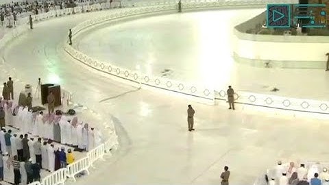 مع منظر خلو الكعبة من الطائفين تلاوة زلزلت القلوب للشيخ ياسر الدوسري