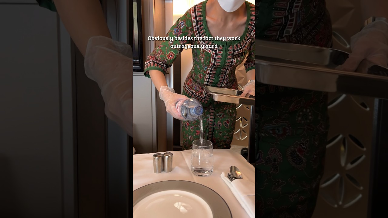 The BEST Cabin Crew?🤩🇸🇬