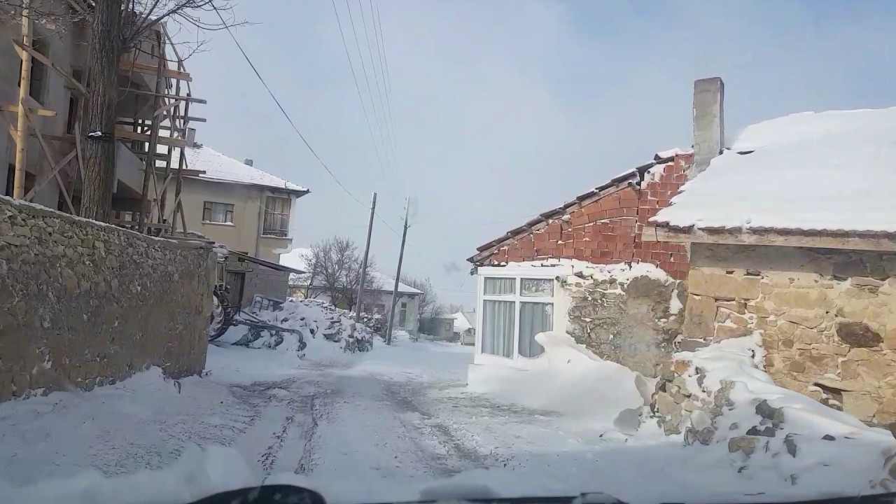 Altlayın sağ ön koltuga kış günü köyü gezdiriyorum