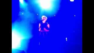 Robyn - Dancing on My Own (Moscow@Martini Carnival 2012)
