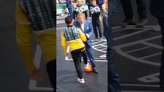 Present for the king 👑🇳🇱😜 #football #soccer #panna #king #netherlands
