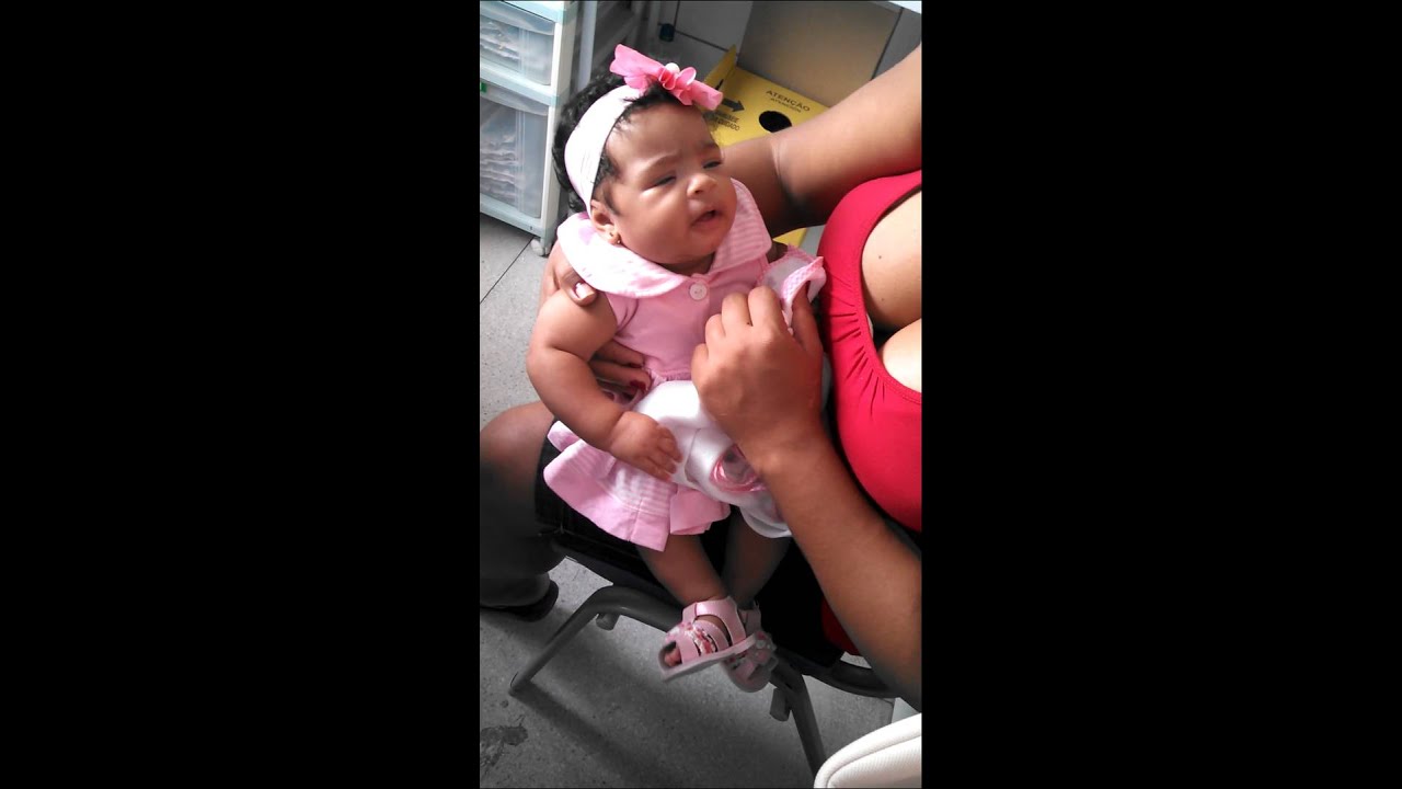 Hallana Helen e as vacinas de 2 meses