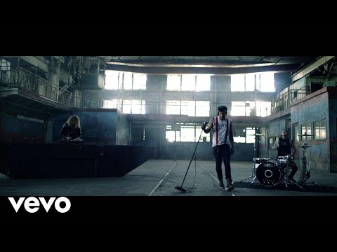 Yelawolf Ft. Travis Barker, Juicy J - Punk